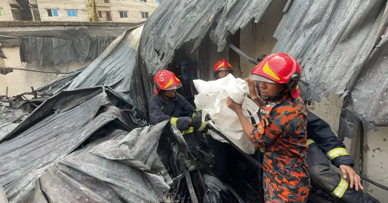 গ্যাসলাইট কারখানায় অগ্নিকাণ্ড